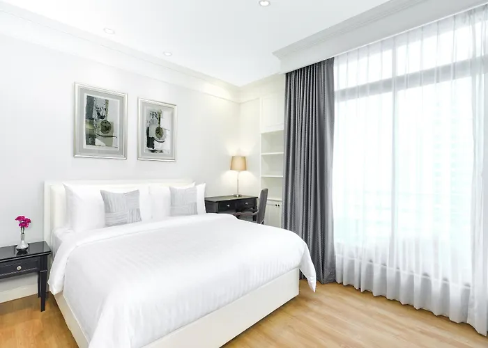 Centre Point Chidlom Отель 4*