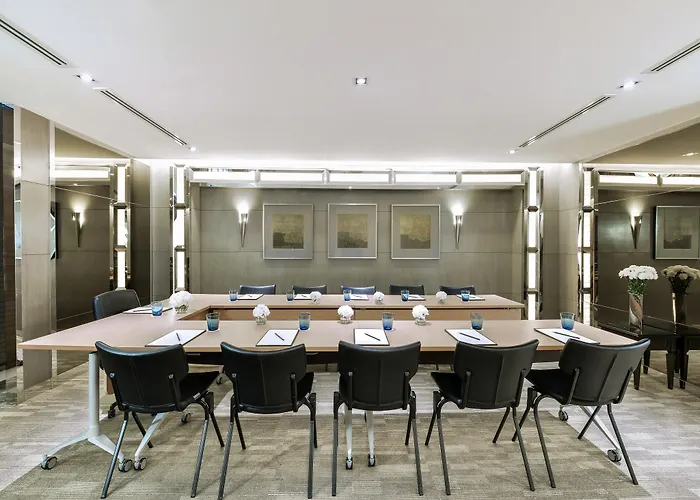 Centre Point Chidlom Отель 4*