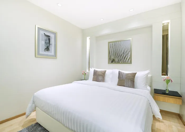 Отель Centre Point Chidlom 4*