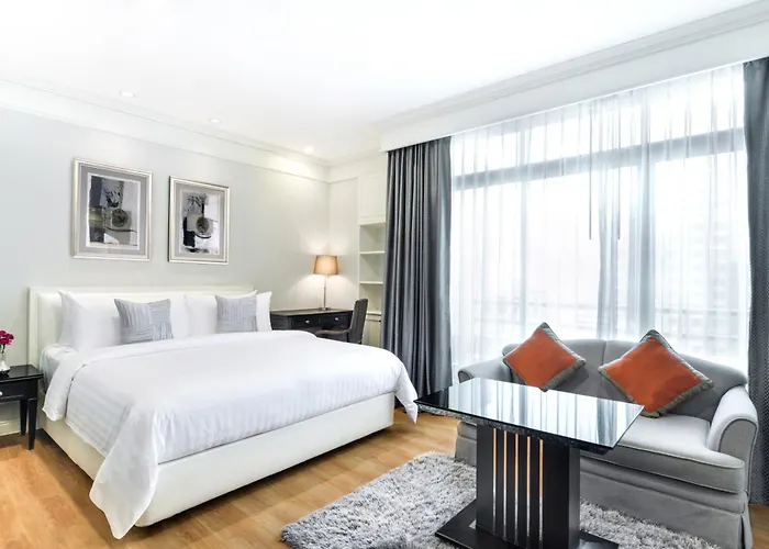Отель Centre Point Chidlom 4*
