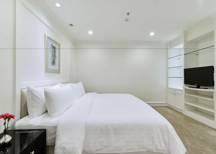 Отель Centre Point Chidlom 4*