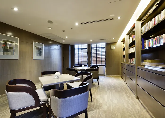 Centre Point Chidlom Отель