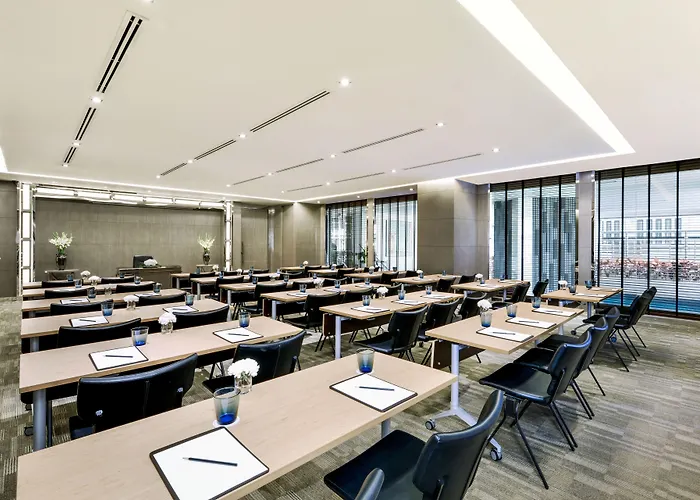 Отель Centre Point Chidlom 4*